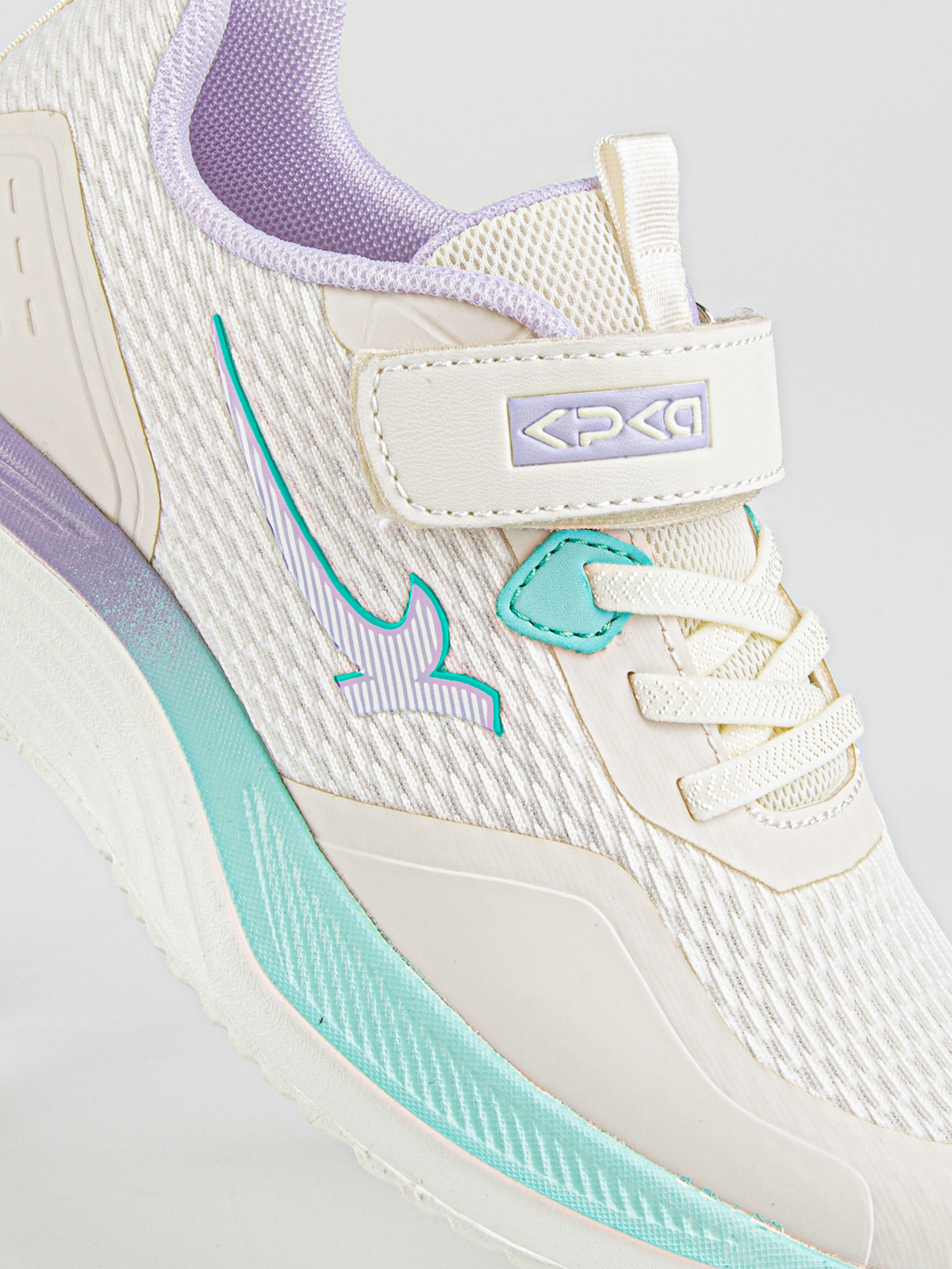 Кроссовки артикул:731142-10-3